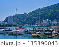静岡県熱海市熱海港のスカイデッキのヨットハーバーから熱海城方面を見る 135390043
