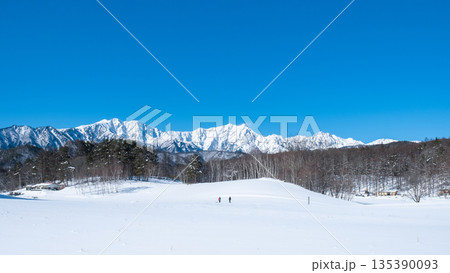 中山高原・スノートレッキング （北アルプスの眺め） 135390093