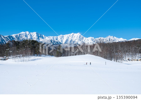 中山高原・スノートレッキング （北アルプスの眺め） 135390094