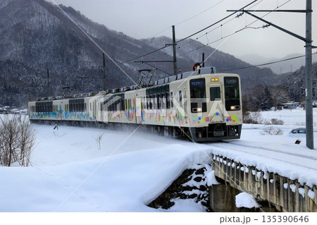 春日部発→会津田島行きの臨時特急【スカイツリートレイン】634系 ～会津荒海にて 135390646