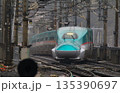 東北新幹線のボトルネック… 福島駅の平面交差を通過するE5系新幹線 135390697