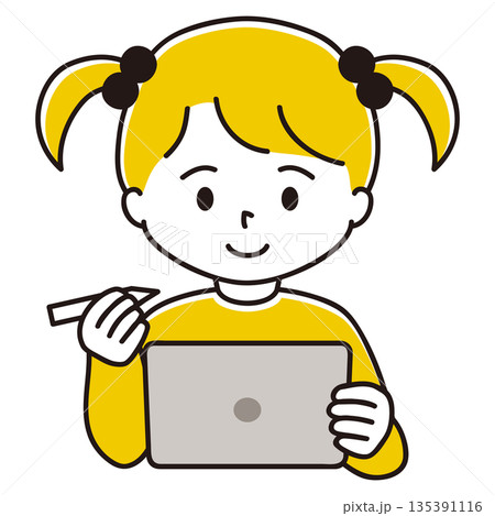 ペンタブを持ってタブレット端末で勉強する女の子のイラスト 135391116