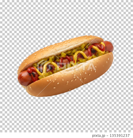 マスタードとピクルスを添えたクラシックホットドッグ セサミバンズ マスタードとピクルスを添えたクラシックホットドッグ セサミバンズ 135391237