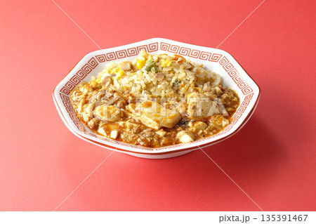 麻婆豆腐餡かけ炒飯 麻婆豆腐餡かけ炒飯 135391467