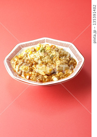 麻婆豆腐餡かけ炒飯 135391482