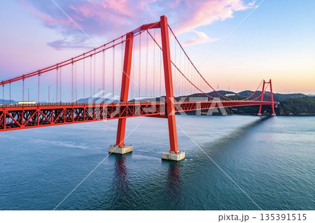 赤い吊り橋 135391515