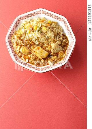 麻婆豆腐餡かけ炒飯 135391518