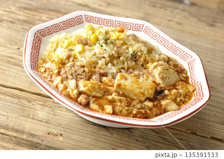 麻婆豆腐餡かけ炒飯 麻婆豆腐餡かけ炒飯 135391533