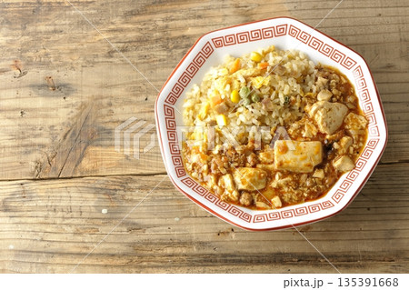 麻婆豆腐餡かけ炒飯 135391668