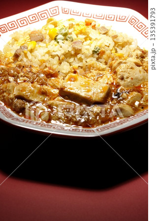 麻婆豆腐餡かけ炒飯 麻婆豆腐餡かけ炒飯 135391793
