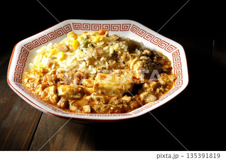 麻婆豆腐餡かけ炒飯 麻婆豆腐餡かけ炒飯 135391819