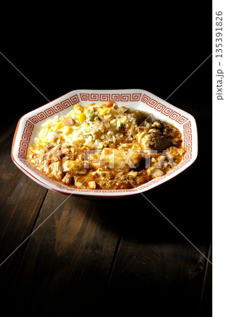 麻婆豆腐餡かけ炒飯 135391826