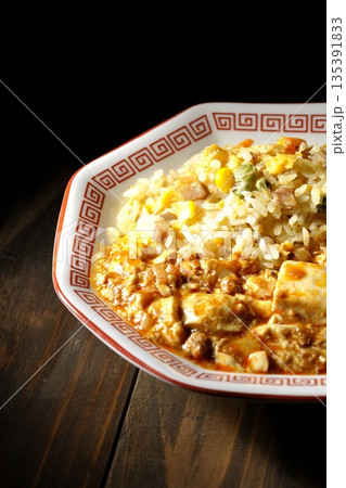麻婆豆腐餡かけ炒飯 135391833