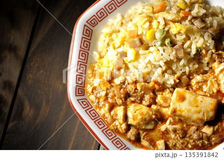 麻婆豆腐餡かけ炒飯 135391842