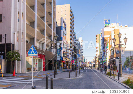 東京都の都市風景　八王子駅北口 135391902