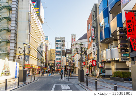 東京都の都市風景　八王子駅北口 135391903