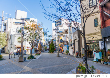 東京都の都市風景　八王子駅北口 135391905