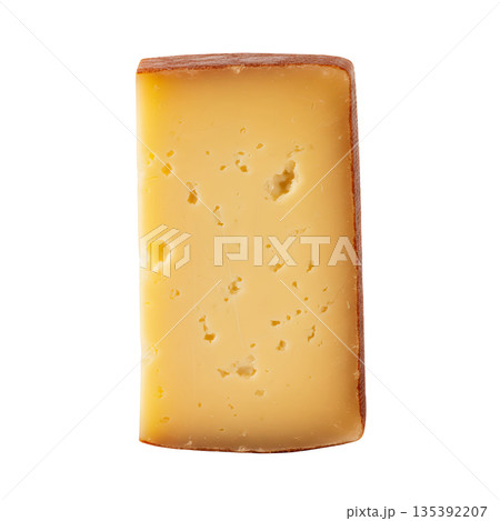熟成ゴーダチーズのスライス（皮付き） 135392207