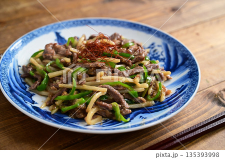 青椒牛肉絲 青椒牛肉絲 135393998