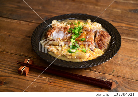 ロース豚カツ煮 135394021