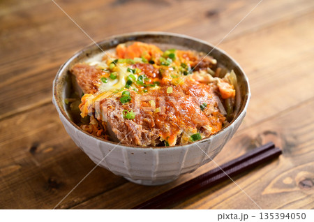 ひれカツ丼 ひれカツ丼 135394050
