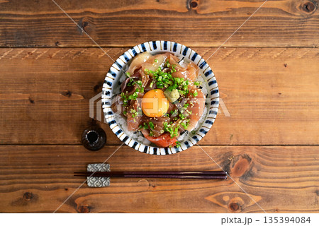 漬け海鮮丼 135394084