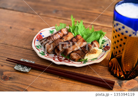 厚切り炙りチャーシュー 135394119