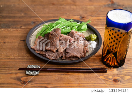 牛カルビ焼肉 135394124