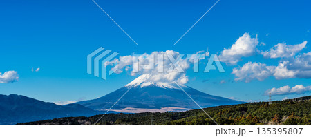 三島スカイウォークからの富士山 パノラマ【静岡県三島市】 三島スカイウォークからの富士山 パノラマ【静岡県三島市】 135395807