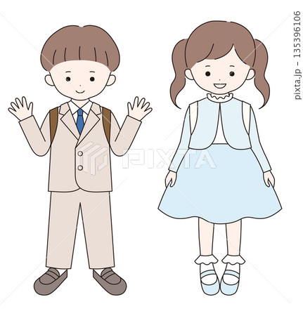 入学式にフォーマルな服装をしたかわいい子供達のベクターイラスト。男の子、女の子、小学生 135396106