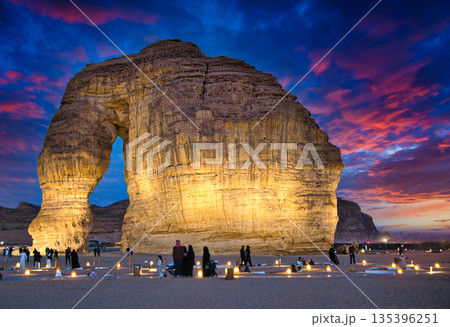 アル・ウラのエレファントロックの美しい夕景 アル・ウラのエレファントロックの美しい夕景 135396251