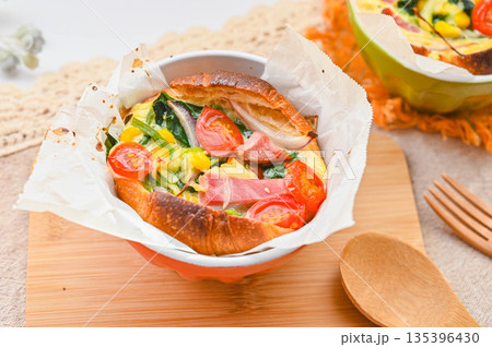 クロワッサン生地で作った簡単キッシュ 135396430