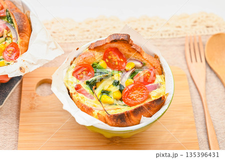 クロワッサン生地で作った簡単キッシュ 135396431