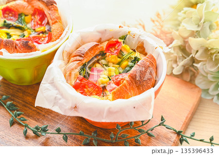 クロワッサン生地で作った簡単キッシュ 135396433