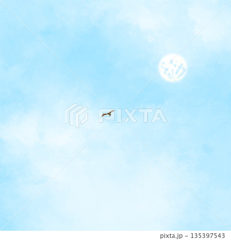 水彩風月が残る青空と鳥のイラスト 135397543