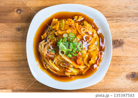 とろとろ餡がかかった天津飯 とろとろ餡がかかった天津飯 135397583