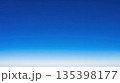 青い空をイメージした背景 135398177