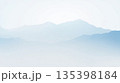 霞む山並み 135398184