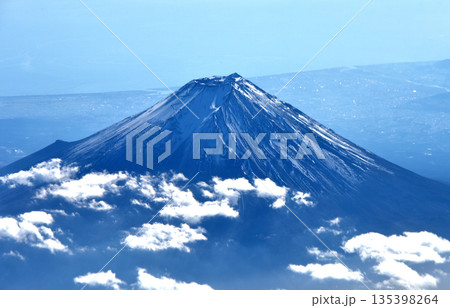 空撮　富士山 135398264
