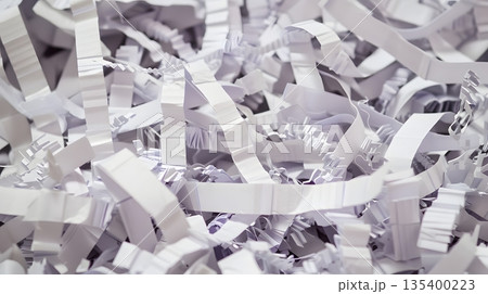 細断された白い紙の山 135400223