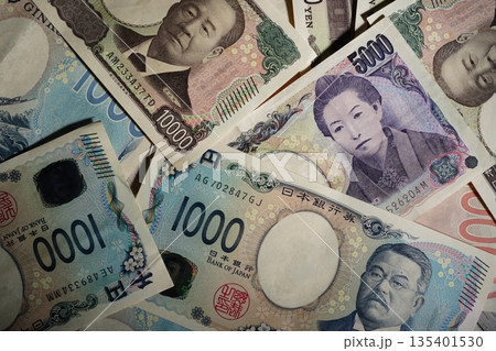 日本円 135401530