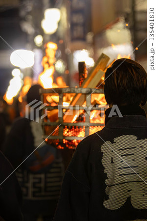 鳥追い祭の篝火 群馬県中之条町 鳥追い祭の篝火 群馬県中之条町 135401810
