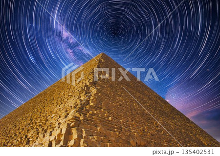 ピラミッド（エジプト） 135402531