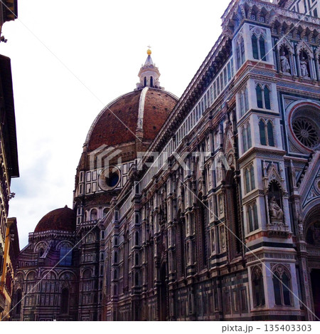 イタリア　フィレンツェ　サンタ・マリア・デル・フィオーレ大聖堂 135403303