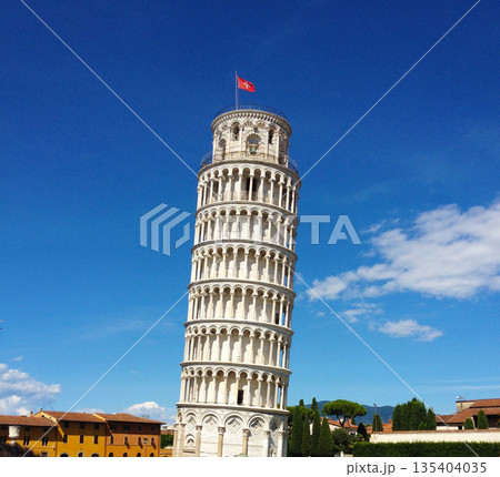 イタリア　ピサ　ピサの斜塔 135404035