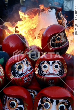 冬の祭事　どんど焼き 135404532