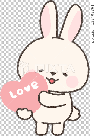 「love」と書かれたハートを持つ白うさぎ 135405861