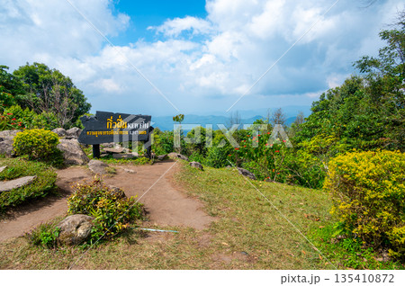 Panoramatic view of Kew Fin viewpoint near the Mae Kampong village and Chiang Mai city, Thailand. View of mountains and hills in sunny day. 135410872