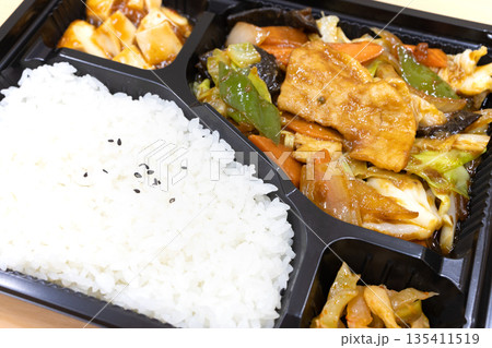 おいしい中華弁当、肉野菜炒め弁当 おいしい中華弁当、肉野菜炒め弁当 135411519