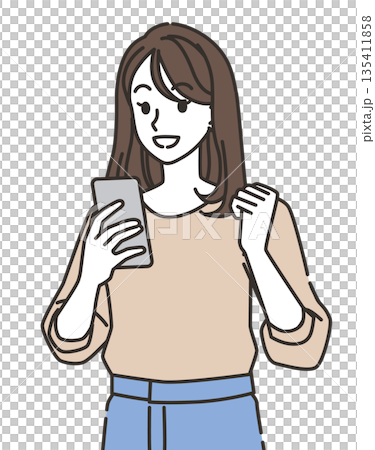 メッセージを見て喜ぶ若い女性 135411858